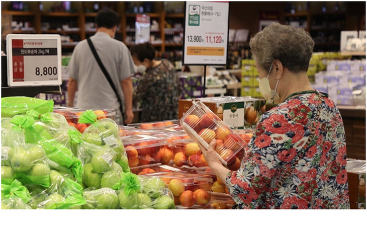 Người Hàn Quốc giảm tiêu thụ trái cây vì giá tăng vọt