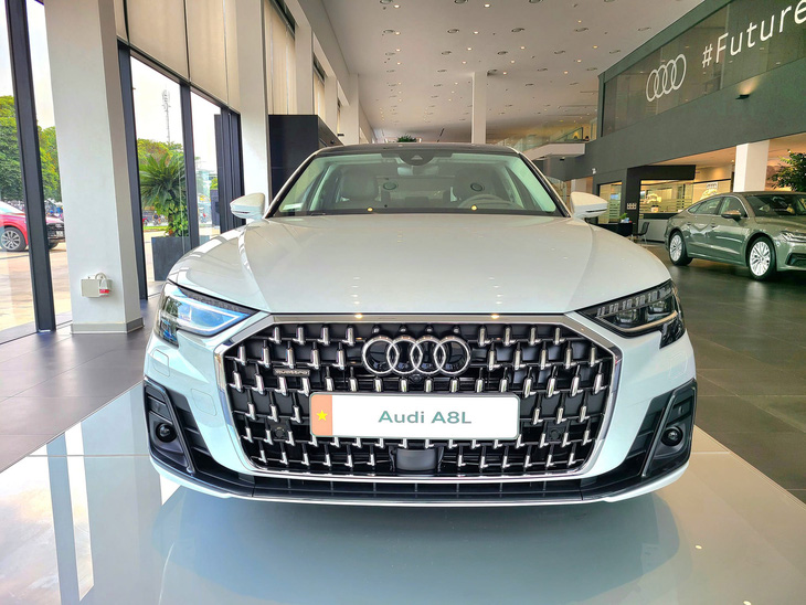 Audi A8 L sản xuất 2022 đang được giảm sâu tại đại lý - Ảnh: Đại lý Audi