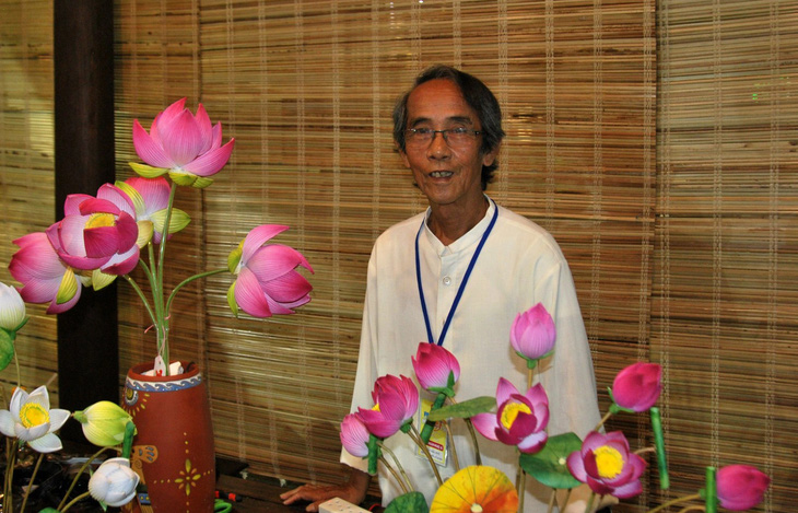 Nghệ nhân hoa giấy Thanh Tiên Thân Văn Huy đã 