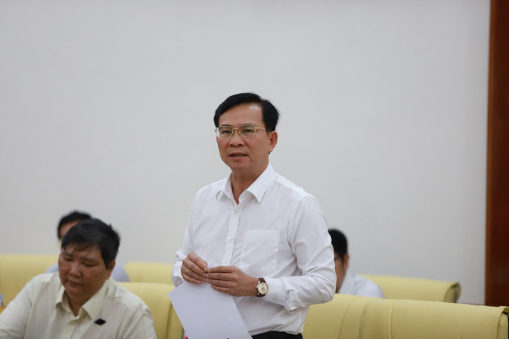 Ông Hồ Văn Mười, chủ tịch UBND tỉnh Đắk Nông, nói 1/3 diện tích của tỉnh, hơn 1.000 dự án không triển khai được do vướng quy hoạch bô xít, tỉnh nợ dân quá nhiều - Ảnh: TRUNG TÂN
