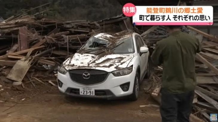 Mazda CX-5 bị chôn vùi dưới đống đổ nát vẫn chạy ra được, chủ xe hạnh phúc vỡ òa- Ảnh 9.