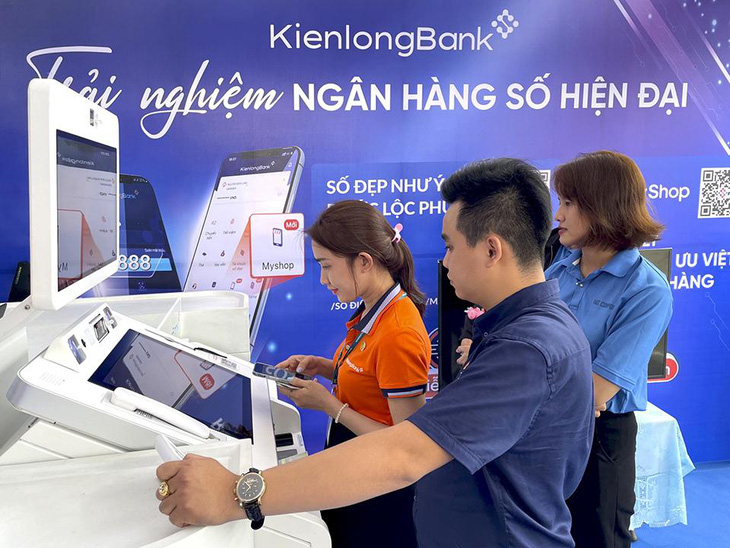 Với máy STM của KienlongBank, không cần thẻ vẫn có thể rút tiền mặt- Ảnh 2.