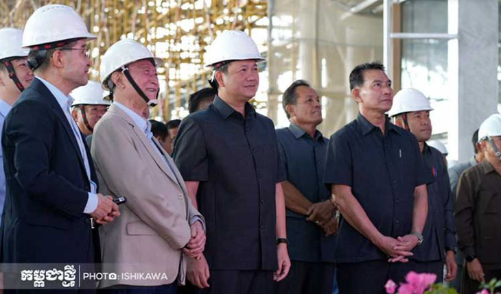 Thủ tướng Campuchia Hun Manet đã đến thị sát công trường dự án sân bay quốc tế Techo ở tỉnh Kandal, cách thủ đô Phnom Penh khoảng 20km sáng 12-3 - Ảnh chụp màn hình Khmer Times