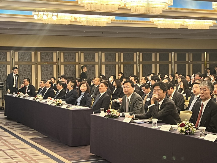  200 đại biểu đến từ các định chế tài chính, ngân hàng, tập đoàn bảo hiểm nhân thọ, quỹ đầu tư, công ty chứng khoán và các tập đoàn, doanh nghiệp Việt Nam và Nhật Bản tham dự hội nghị xúc tiến đầu tư vừa diễn ra tại Tokyo - Ảnh: SSC