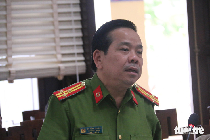 Thượng tá Võ Hồng Quang, trưởng Công an huyện Phong Điền, cho biết công an đang làm rõ việc thiết bị giám sát hành trình của xe khách khi đi vào cao tốc Cam Lộ - La Sơn thì đột ngột mất tín hiệu - Ảnh: NHẬT LINH