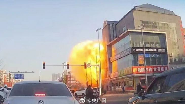 Vụ nổ xảy ra tại một khu dân cư ở thị trấn Yên Giao, thành phố Tam Hà, tỉnh Hà Bắc, miền bắc Trung Quốc, sáng 13-3 - Ảnh: CHINA DAILY/WEIBO