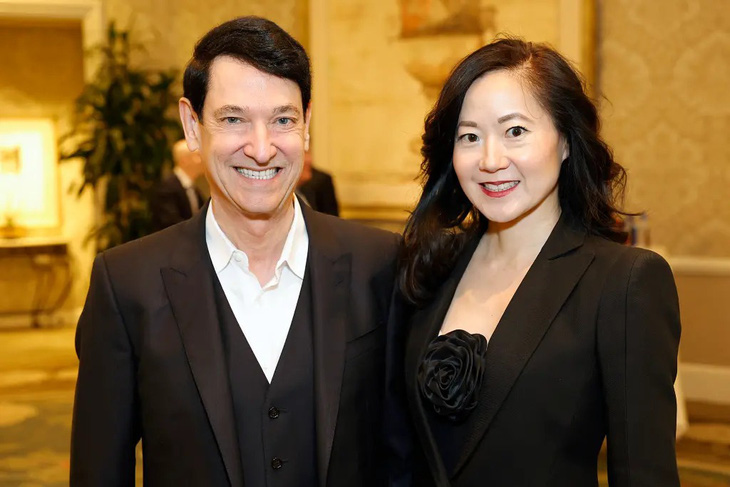 Angela Chao và chồng Jim Breyer đều là những doanh nhân thành đạt - Ảnh: NYPost