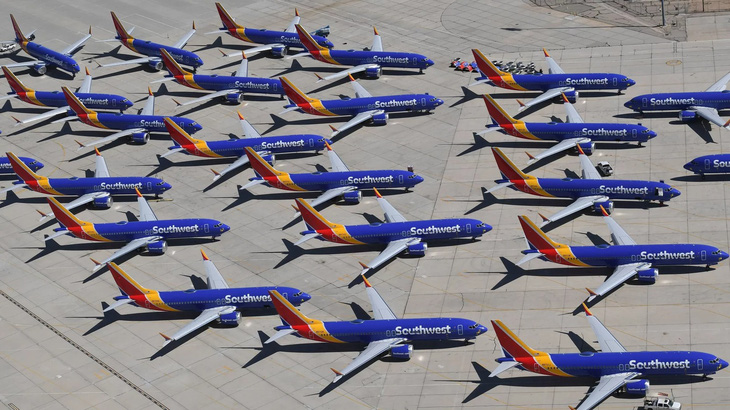 Đội bay 737 MAX của Southwest Airlines đỗ tại một sân bay ở phía nam bang California, sau khi hãng này quyết định ngừng khai thác chúng một thời gian - Ảnh: AFP