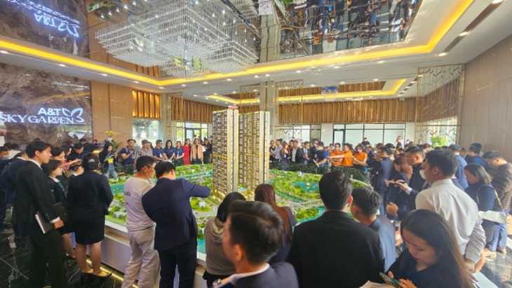 Khu nhà mẫu A&T Sky Garden được đông đảo khách hàng quan tâm