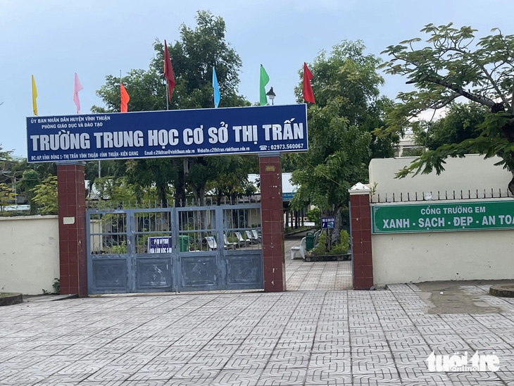 Thanh tra huyện Vĩnh Thuận đề nghị chủ tịch UBND huyện xử lý kỷ luật hiệu trưởng Trường THCS Thị Trấn theo quy định - Ảnh: MINH KHANG