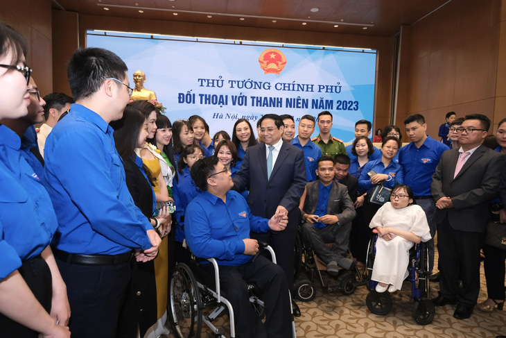 Thủ tướng Phạm Minh Chính đối thoại với thanh niên năm 2023 - Ảnh: NAM TRẦN