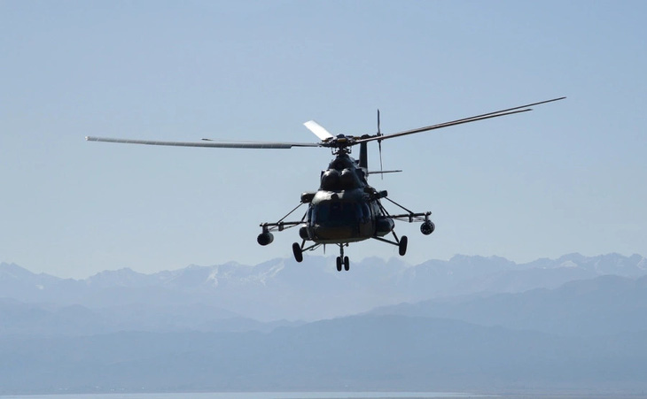 Một chiếc máy bay trực thăng Mi-8 của Nga bị rơi khi đang chở theo 20 người vào sáng 14-3 - Ảnh: RBC