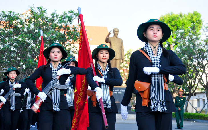 92 nữ dân quân TP.HCM đến Hà Nội huấn luyện diễu binh kỷ niệm chiến thắng Điện Biên Phủ