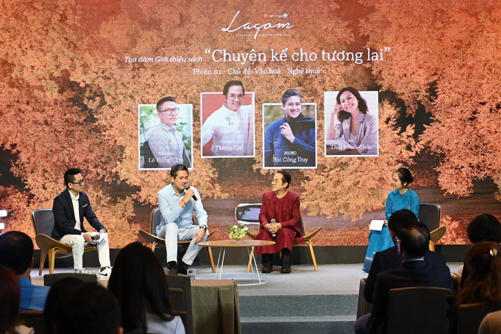 NSƯT Thành Lộc và các khách mời chia sẻ về chủ đề “Văn hoá - Nghệ thuật và Công nghệ cho tương lai” trong sự kiện.