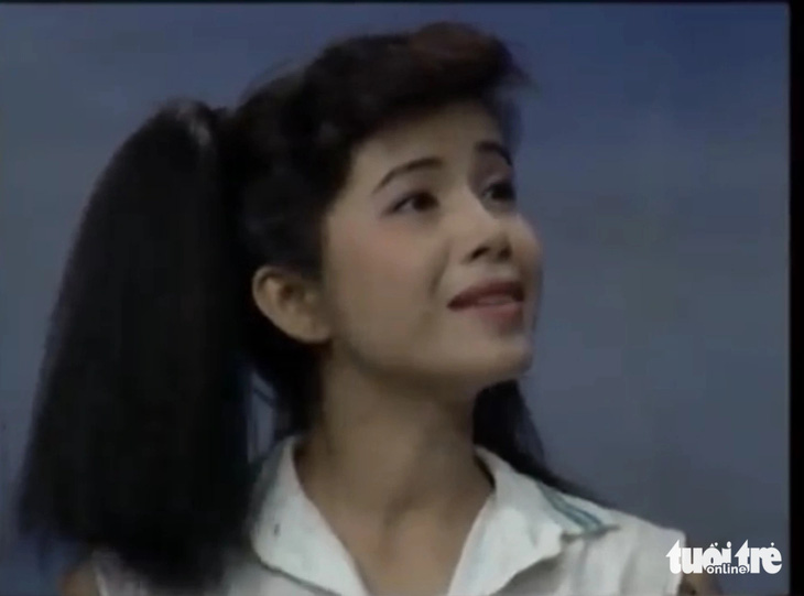 Cô Kây (Minh Trang) xinh đẹp, thông minh được bà chủ nhìn trúng và nhận làm dâu trưởng quản lý hãng buôn - Ảnh chụp màn hình: LINH ĐOAN