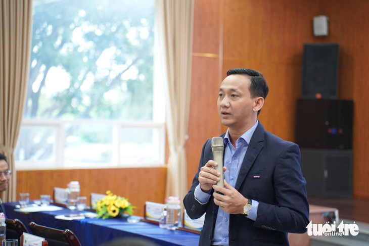 Ông Nguyễn Phúc Vinh - giám đốc kỹ thuật Synopsys Việt Nam cho rằng sinh viên vi mạch ngoài kiến thức chuyên môn cần trang bị tốt tiếng Anh và kỹ năng làm việc nhóm - Ảnh: ĐOÀN NHẠN