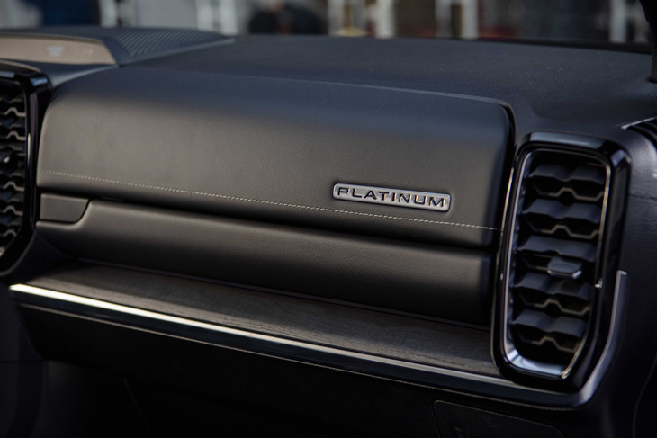 Ford Everest Platinum ra mắt Việt Nam, giá vẫn còn là ẩn số- Ảnh 8.
