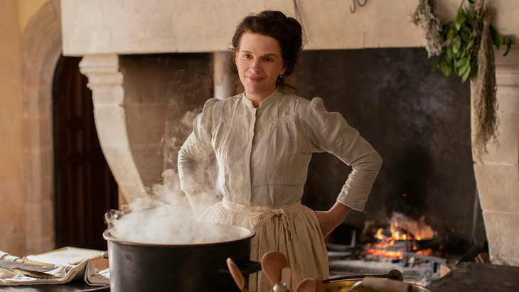 Diễn viên Juliette Binoche trong The Taste of Things - Ảnh: IMDb