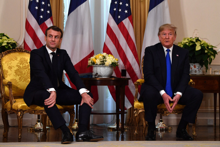 Tổng thống Pháp Emmanuel Macron gặp Tổng thống Mỹ Donald Trump ở London, Anh ngày 3-12-2019 - Ảnh: AFP