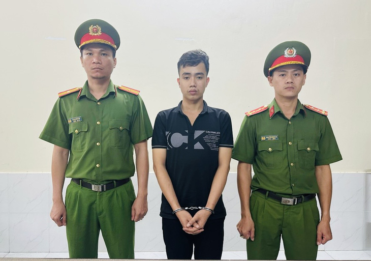 Nguyễn Đăng Khoa lúc bị bắt - Ảnh: Công an cung cấp