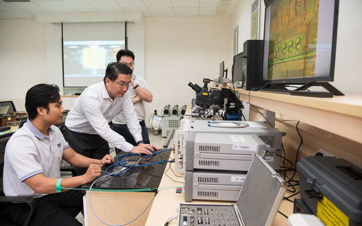 Tập đoàn Synopsys hỗ trợ đào tạo nhân lực vi mạch bán dẫn tại Đại học Quốc gia TP.HCM