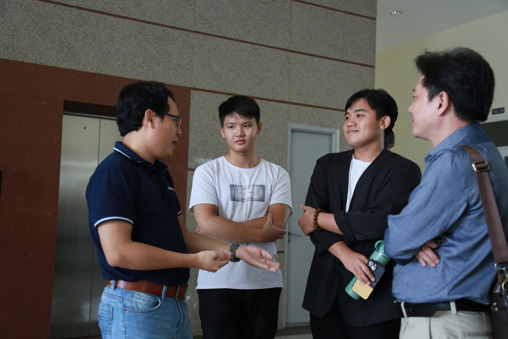 Lãnh đạo Đại học Đà Nẵng cho rằng nên cử nhóm giảng viên cùng chuyên ngành hoặc liên ngành đi đào tạo để tạo nên các nhóm nghiên cứu, giảng dạy mạnh sau này - Ảnh: ĐOÀN NHẠN
