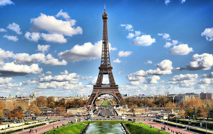 Đường chạy ngắm nhìn toàn cảnh tháp Eiffel - Ảnh: MARATHON HANDBOOK
