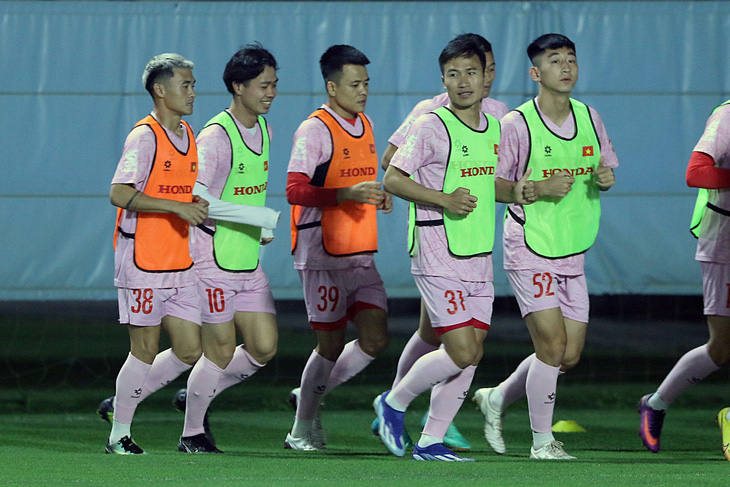 Đội tuyển Việt Nam tập chung với U23 và cả đội đều đang giữ tinh thần tốt - Ảnh: HOÀNG TÙNG