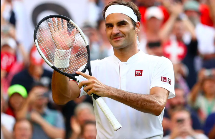 Federer xúc động khi xem lại phim tài liệu về mình - Ảnh: REUTERS