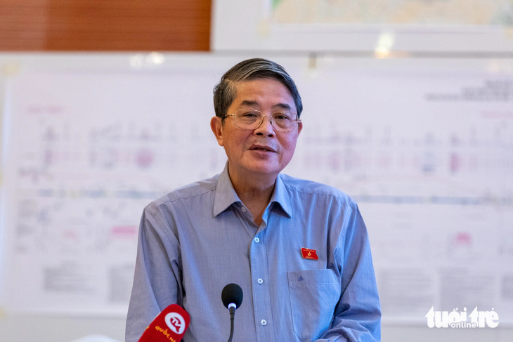 Phó chủ tịch Quốc hội Nguyễn Đức Hải cho hay qua khảo sát thấy còn nhiều bất cập trên cao tốc Cam Lộ - La Sơn - Ảnh: HOÀNG TÁO