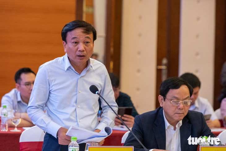 Thứ trưởng Nguyễn Danh Huy đề xuất 7.000 tỉ đồng để nâng cấp 4 làn xe hoàn chỉnh với cao tốc Cam Lộ - La Sơn - Ảnh: HOÀNG TÁO