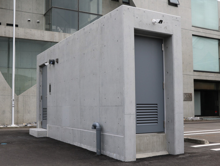 Cửa vào hầm tránh bom hạt nhân kiểu mẫu của Hội Hầm trú ẩn hạt nhân Nhật ở Tsukuba Ảnh: Kyodo