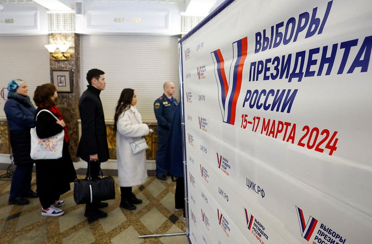 Người Nga đi bầu ở Matxcơva vào ngày 17-3 - Ảnh: REUTERS