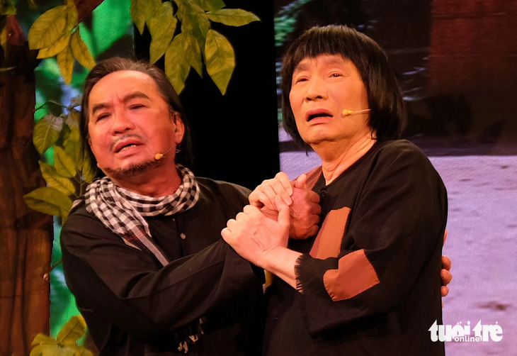 Nghệ sĩ Thanh Tuấn (trái, vai Võ Minh Thành) và Minh Vương (vai Võ Minh Luân) trong Đời cô Lựu - Ảnh: LINH ĐOAN