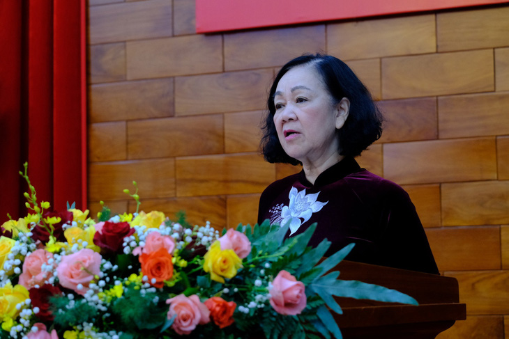 Bà Trương Thị Mai - ủy viên Bộ Chính trị, thường trực Ban Bí thư, trưởng Ban Tổ chức Trung ương - phát biểu tại hội nghị công bố quyết định của Bộ Chính trị về công tác cán bộ đối với Tỉnh ủy Lâm Đồng - Ảnh: M.V.