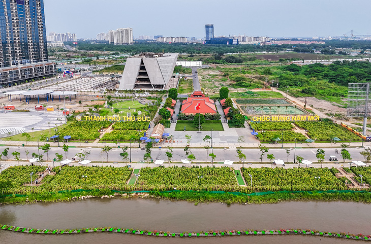Bờ sông Sài Gòn phía Thủ Thiêm thay đổi rực rỡ- Ảnh 2.