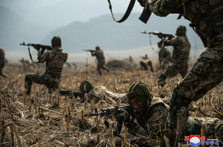 Các binh sĩ Triều Tiên tham gia cuộc tập trận ngày 15-3 tại một địa điểm không xác định - Ảnh: AFP