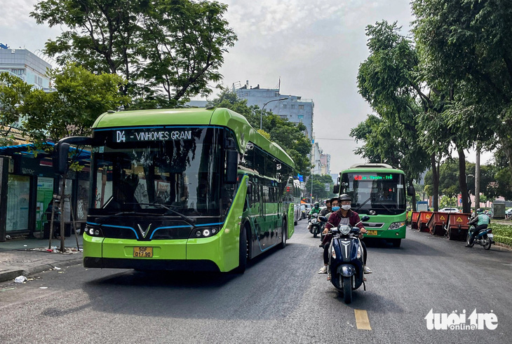 Tuyến buýt điện (Vinhomes Grand Park - bến xe buýt Sài Gòn) bắt đầu lăn bánh từ tháng 3-2022 - Ảnh: CHÂU TUẤN