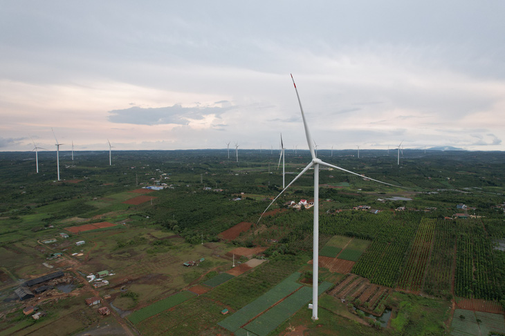 Nhiều dự án điện gió ở Đắk Nông đã hoàn thành, đang xây dựng phải tạm dừng vì có kết luận sai phạm chồng lấn quy hoạch bô xít - Ảnh: TRUNG TÂN