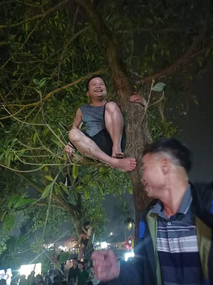 Cận cảnh màn trèo cây, xem cháu biểu diễn văn nghệ của cậu ruột Hòa Minzy khiến dân cư mạng cười nghiêng ngả