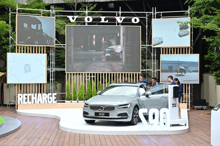 Volvo là hãng xe đầu tiên tại Việt Nam hoàn thiện đầy đủ dải sản phẩm plug-in hybrid, từ SUV như XC60 Recharge, XC90 Recharge tới sedan là S90 Recharge.