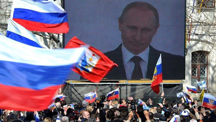 Các động thái của Nga ở miền đông Ukraine vào năm 2014 cùng việc Nga sáp nhập bán đảo Crimea trong cùng năm đã khiến quan hệ của ông Putin với các lãnh đạo phương Tây xấu đi. Mỹ và Liên minh châu Âu (EU) đã áp đặt các biện pháp trừng phạt lên Nga - Ảnh: AFP
