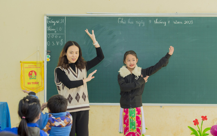 Gần 300 giáo viên Hà Nội dạy trực tuyến tiếng Anh cho Yên Bái