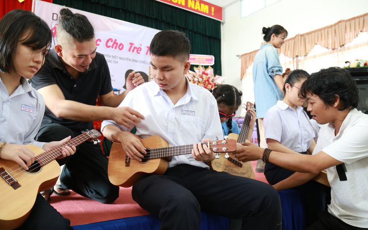 Những con chữ nổi nuôi ước mơ chạm vào trang sách - Ảnh 3.