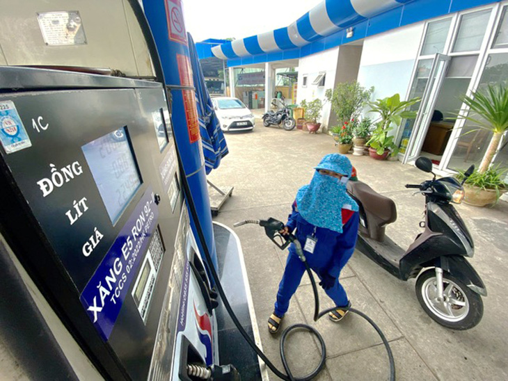 Đến thời điểm này 104 cây xăng ở TP. Đà Nẵng đã sẵn sàng xuất hóa đơn điện tử đối với từng lần bán xăng dầu - Ảnh: TRƯỜNG TRUNG