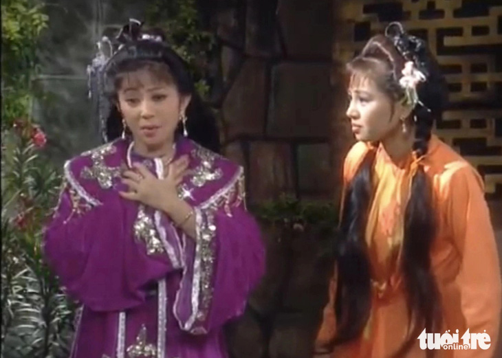 Thoại Mỹ (bìa trái, vai Bạch Thu Hà) còn Lê Giang vai nàng hầu Xuân Đào - Ảnh chụp màn hình: LINH ĐOAN
