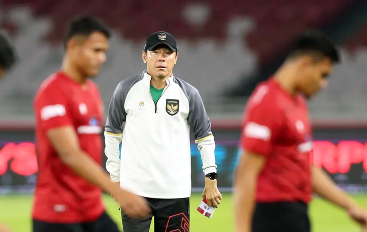HLV Shin Tae Yong lo lắng trước trận gặp tuyển Việt Nam - Ảnh: BOLA