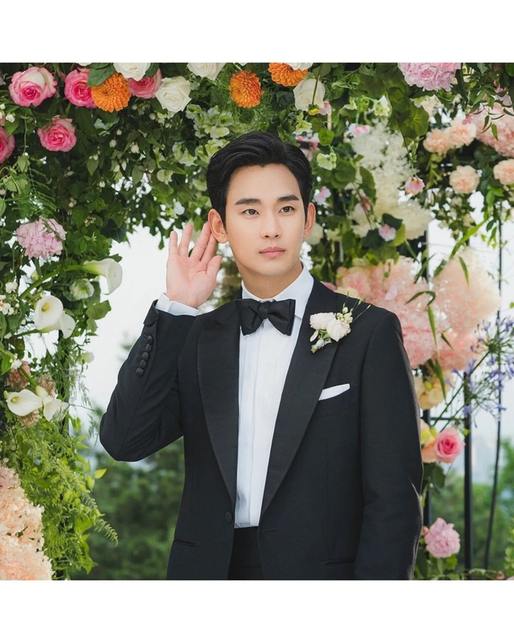 Tạo hình chú rể của Kim Soo Hyun 