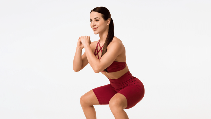 Thực hiện động tác squat - Ảnh: Better Me