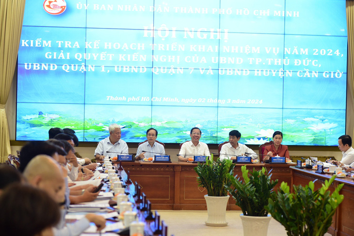 Chủ tịch UBND TP.HCM Phan Văn Mãi chủ trì hội nghị - Ảnh: Q.H.